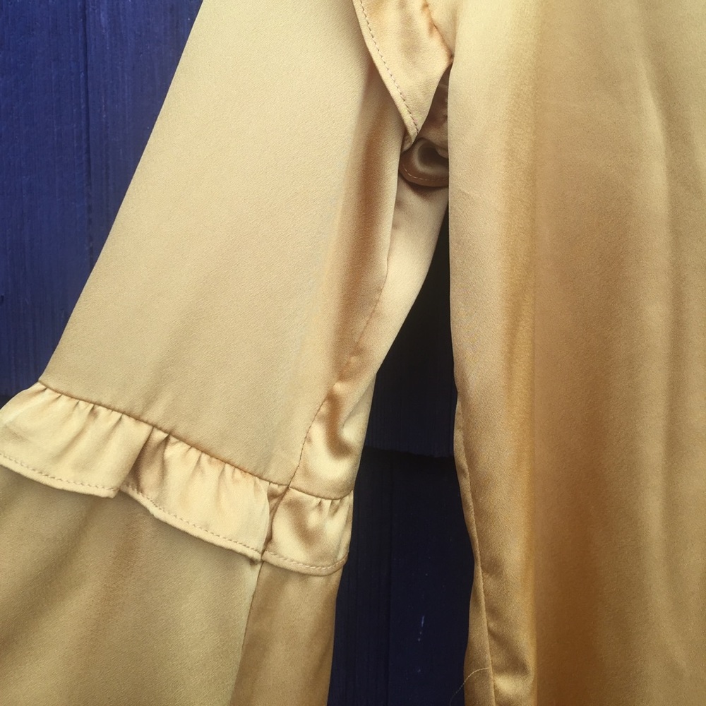 Gold long sleeved shirt - Picture 3 of 3